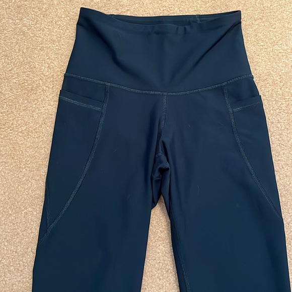 High Waisted Leggings w/ side pockets - size women’s XS - Picture 2 of 6